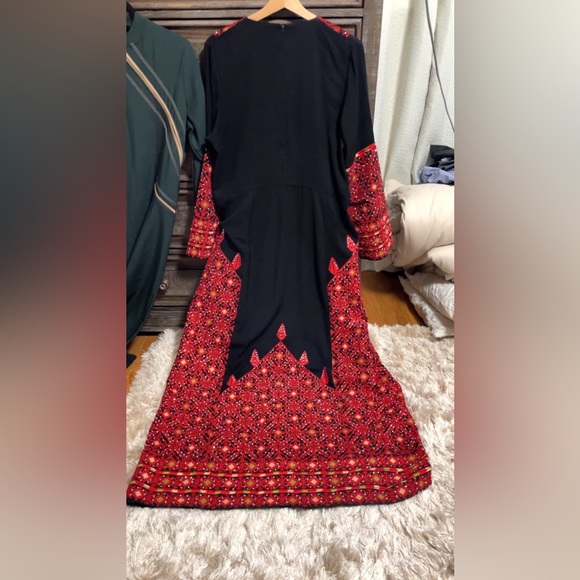 Red black and green Palestinian thobe with gems and belt included - Picture 2 of 5